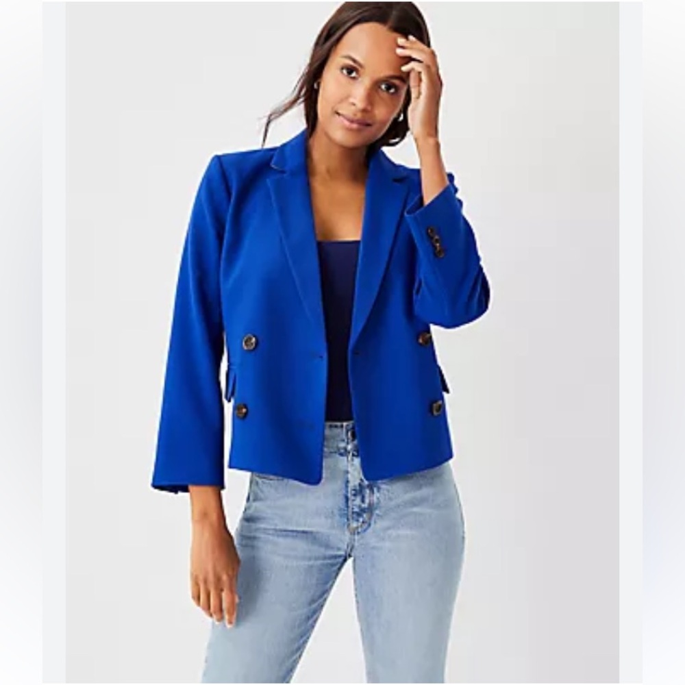 ANN TAYLOR Cropped Double Breasted 3/4 Sleeve Blazer Jacket in Blue. Size: 6P